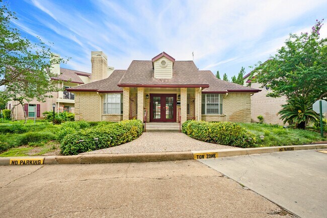 Building Photo - 2120 El Paseo St