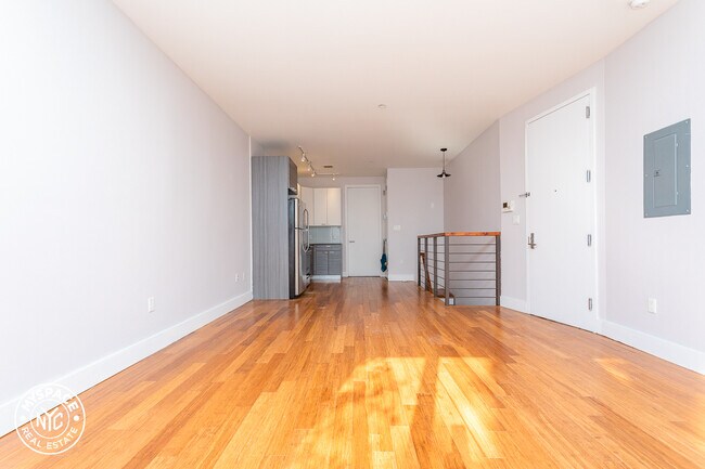 Foto del edificio - 643 Madison St