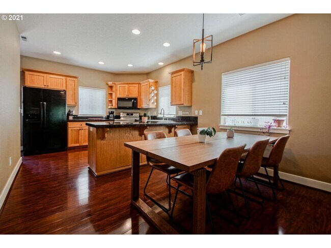 Foto del edificio - PET FRIENDLY! Spacious 4 Bed, 2.5 Bath Sin...