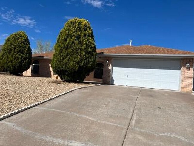 Foto del edificio - Beautiful home on a large corner lot with RV parking