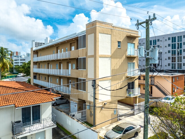 1613 NW 16th Ave Miami, FL 33125 - 1613 NW 16th Ave