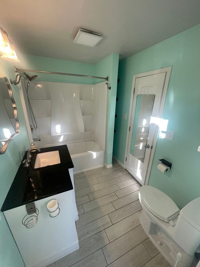 Foto del edificio - Large 2 Bedroom with Basement!