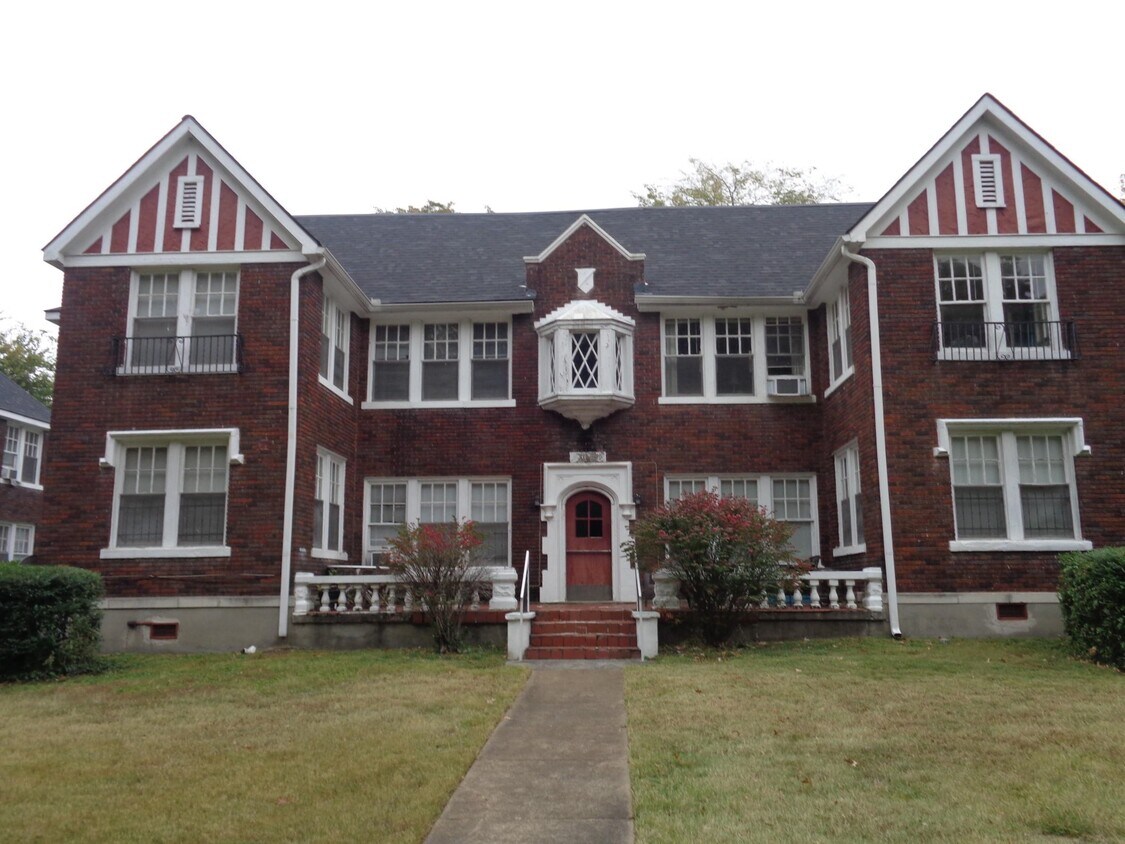 Primary Photo - 693 E Pkwy S
