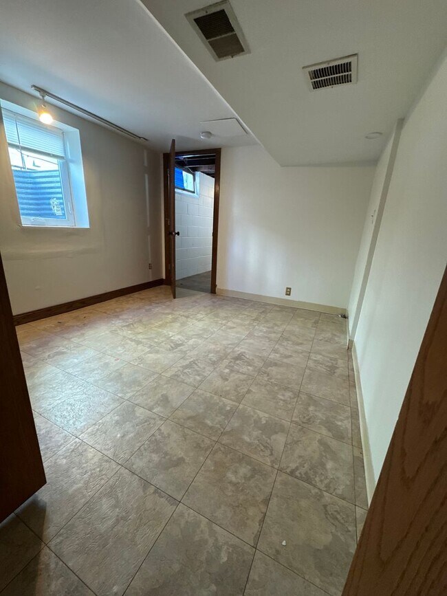 Foto del edificio - Single Family Home - GREAT Location - High End Finishes