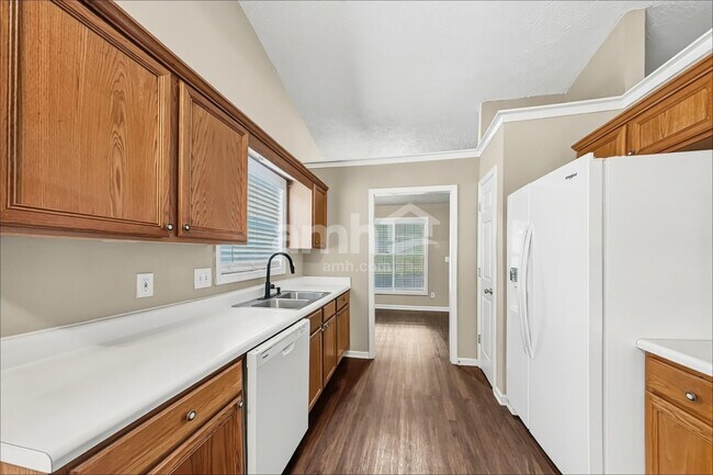 Foto del edificio - 3875 Sugarbrook Dr