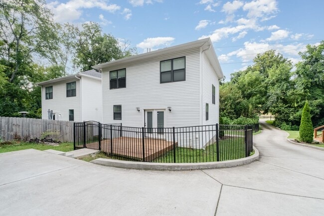 Building Photo - 1004 Antioch Pike