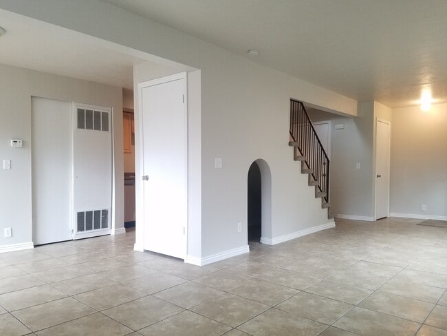 Building Photo - 7942 S Chadbourne Dr