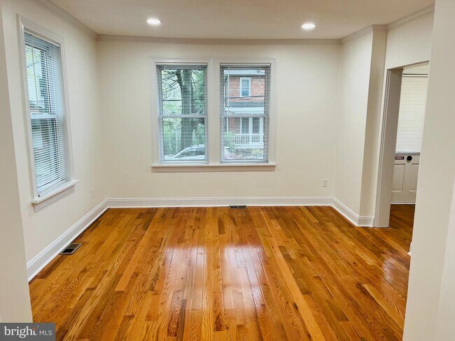 Building Photo - 58 Leigh Ave