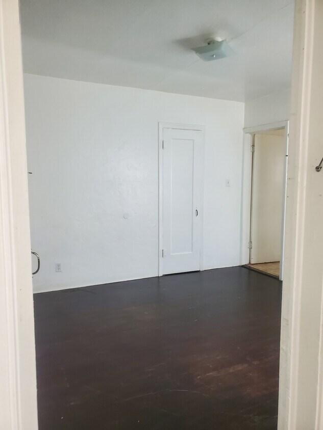 Building Photo - 1206 S Giddings St