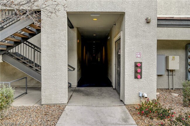 Building Photo - 7955 W Badura Ave