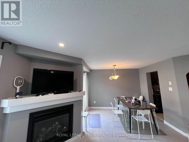 Building Photo - 450 Silverstone Way