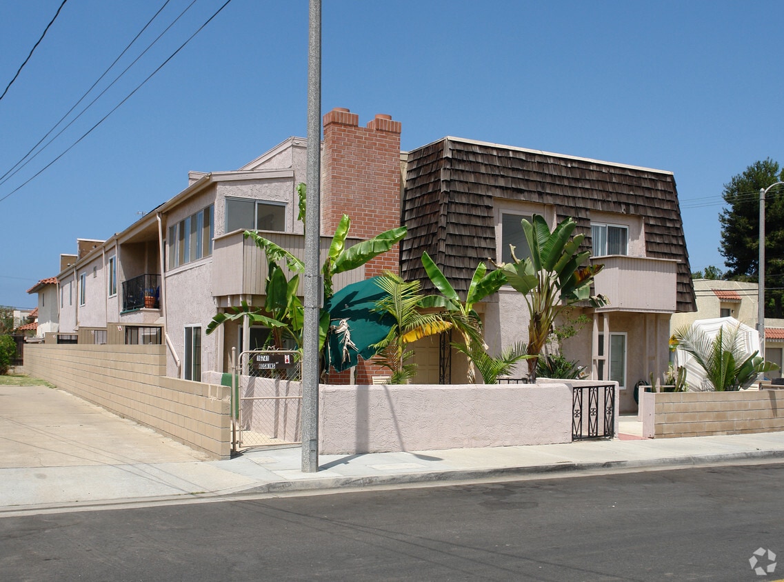 Building Photo - 16741 Hoskins St