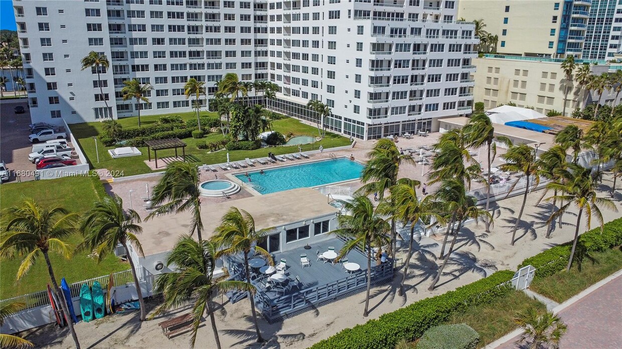 Foto principal - 5005 Collins Ave