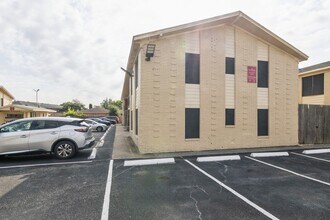 Building Photo - 3641 N MacGregor Way