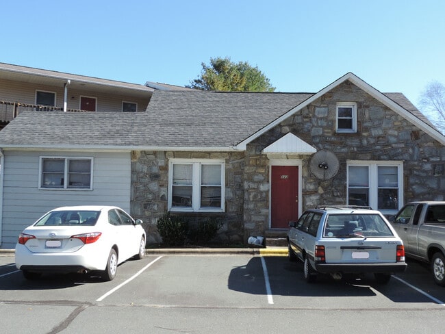 Building Photo - New River Farms