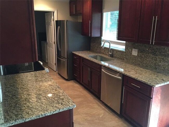 Building Photo - 715 Baywood Cir