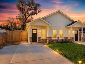 Building Photo - 5618 Ridgeway Dr