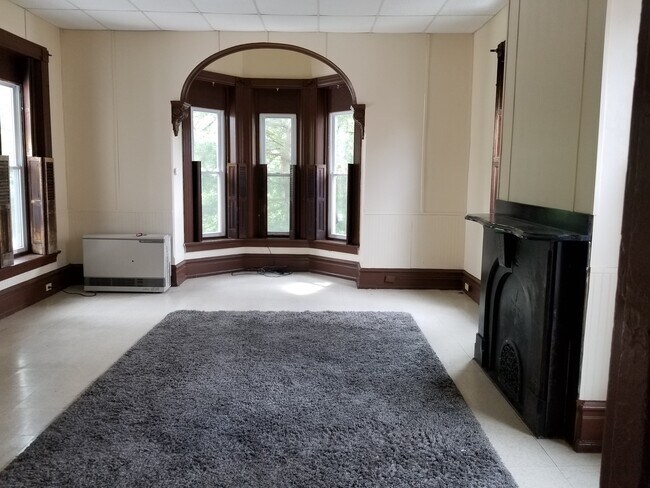 Sala de estar - Unidad 3 - 205 W Church St