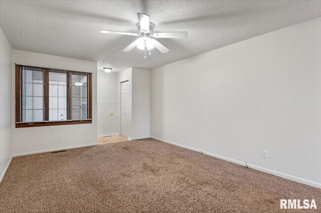 Building Photo - 3 Sundowner Ln