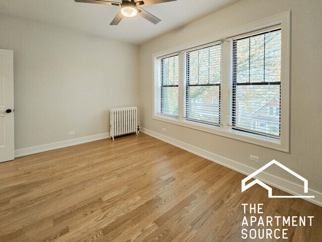 Foto del edificio - 4954 N Oakley Ave