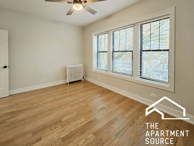 Building Photo - 4954 N Oakley Ave