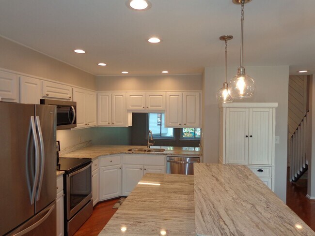 Building Photo - Shadowlawn - Shadow Cove Condominiums