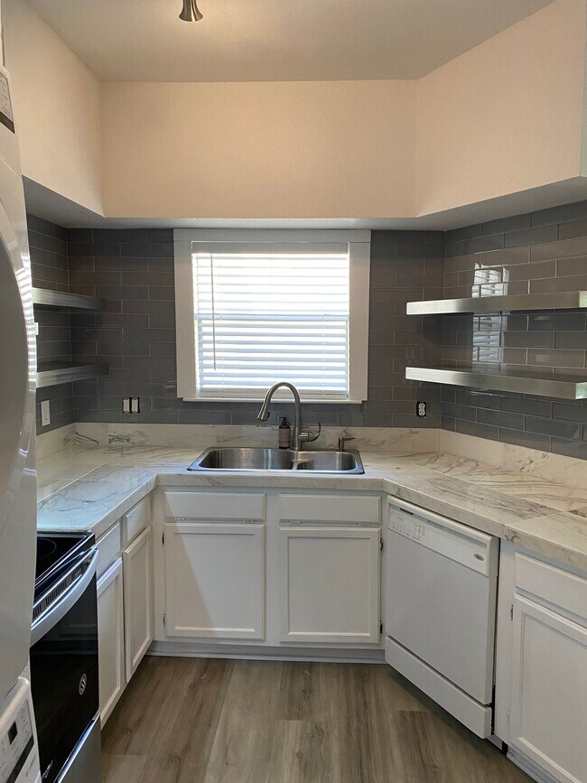 Building Photo - 2450 Wickersham Ln