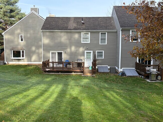 Foto del edificio - 128 Georgetown Dr