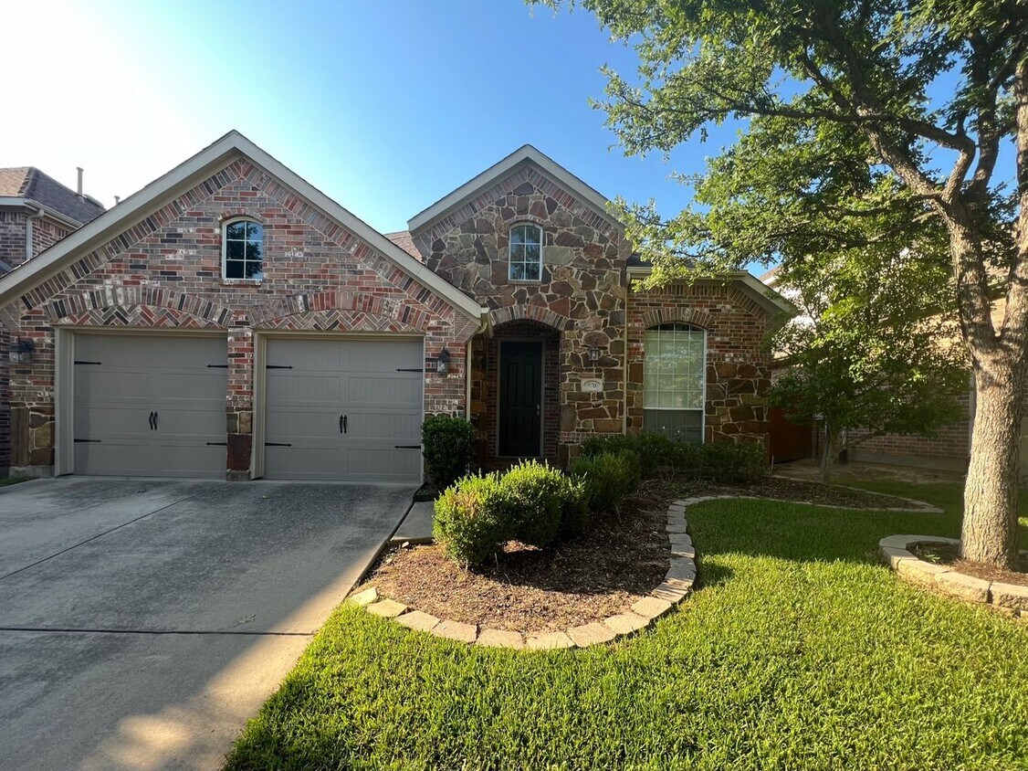 Primary Photo - Lovely 4 bedroom 3 bath home!