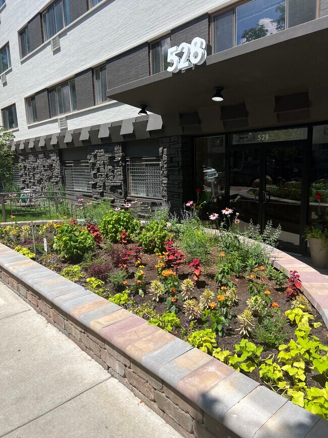 Foto del edificio - 524 W Oakdale Ave