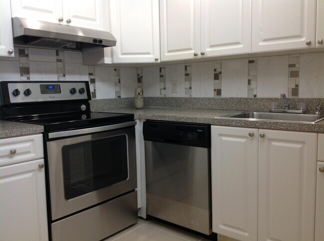 Foto del edificio - 490 Monaco Blvd