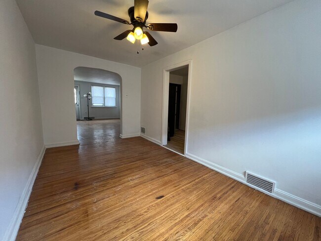 Building Photo - 3 Bedroom In Drexel Hill