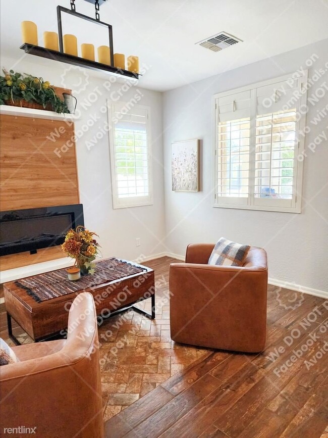 Building Photo - 3 br, 2 bath House - 280 E Indigo Dr