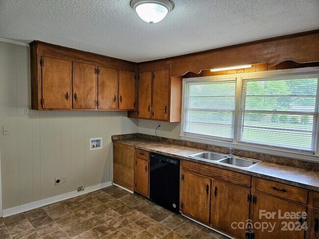 Building Photo - 1221 Auten Rd