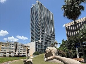 Building Photo - 150 E Robinson St