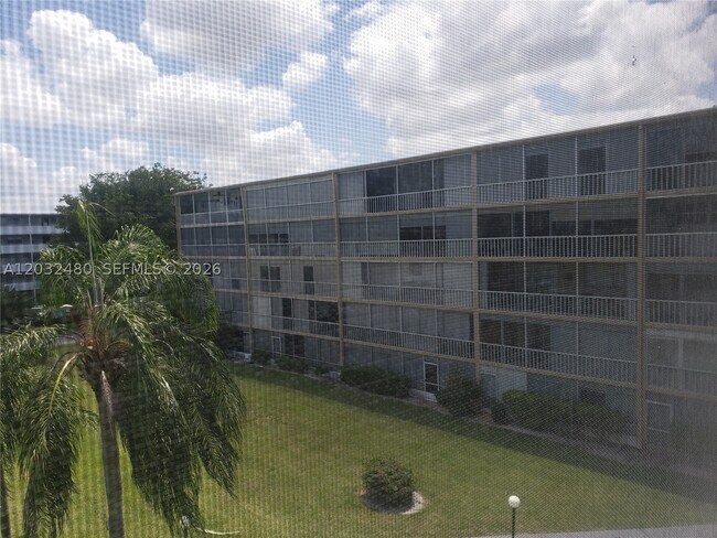 Foto del edificio - 4700 Washington St