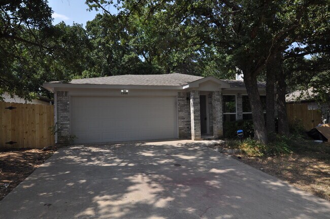 Foto del edificio - 1308 Stone Creek Dr