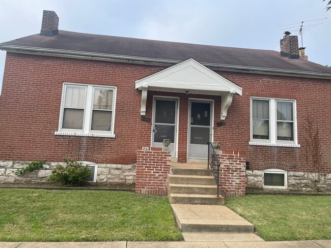 Building Photo - 4024 Tholozan Ave