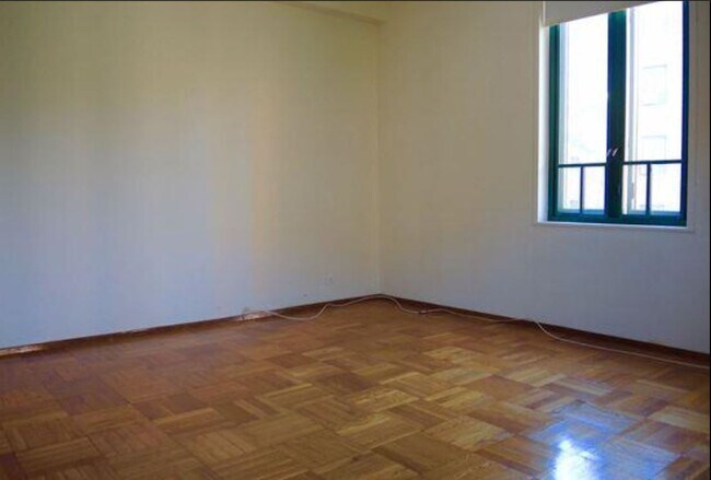 Foto del edificio - 2240 E Tremont Ave