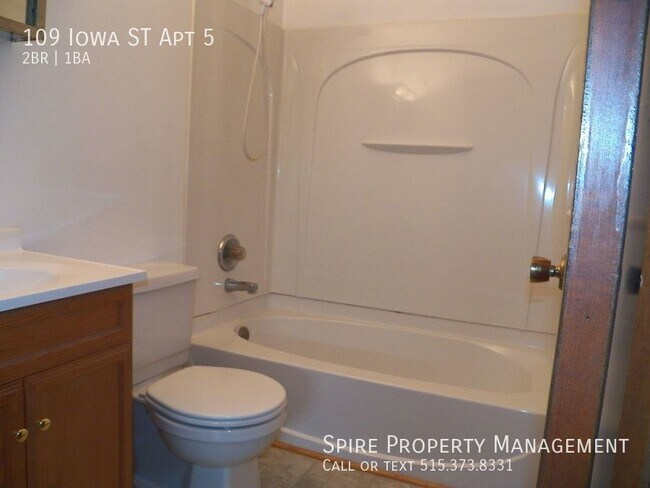 Building Photo - Center Point 2 bedroom - central air - wat...