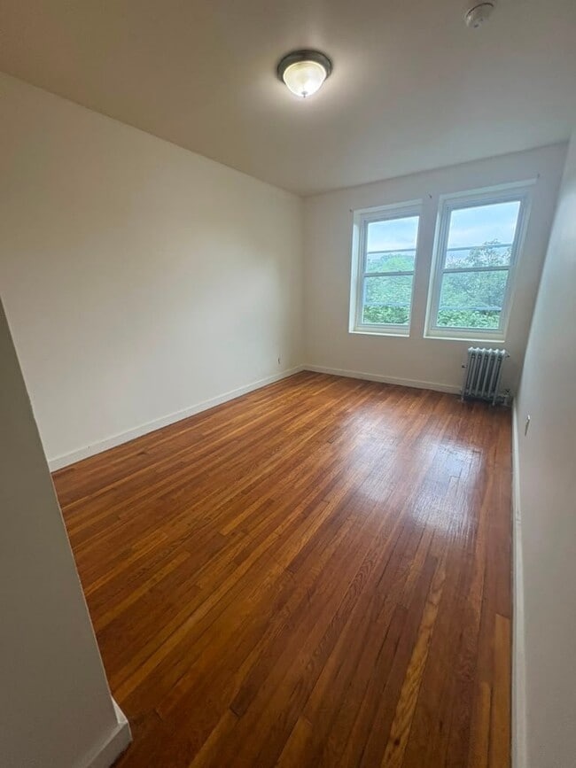 Photo - 54 Saratoga Ave (Yonkers, NY) Apartment