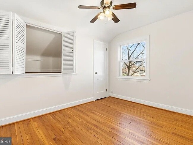 Photo - 117 Lynnmoor Dr House