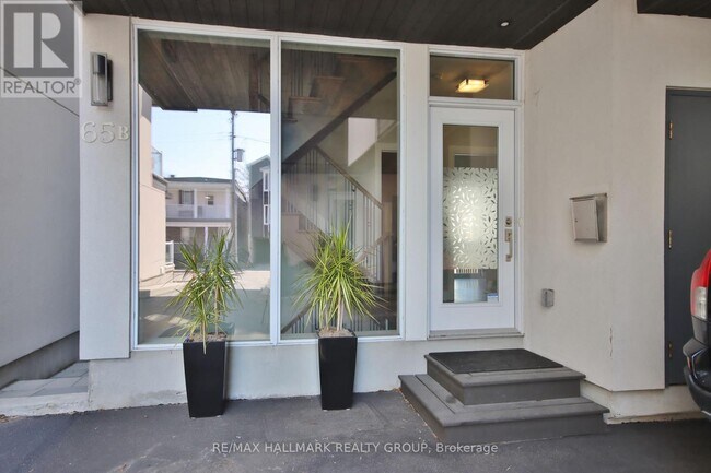 Building Photo - 65 Pinhey St