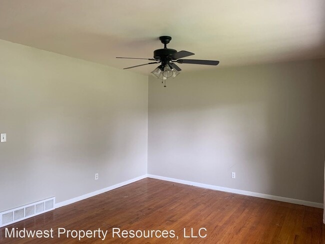 Building Photo - 3 br, 1.5 bath House - 201 NW O'Brien Rd