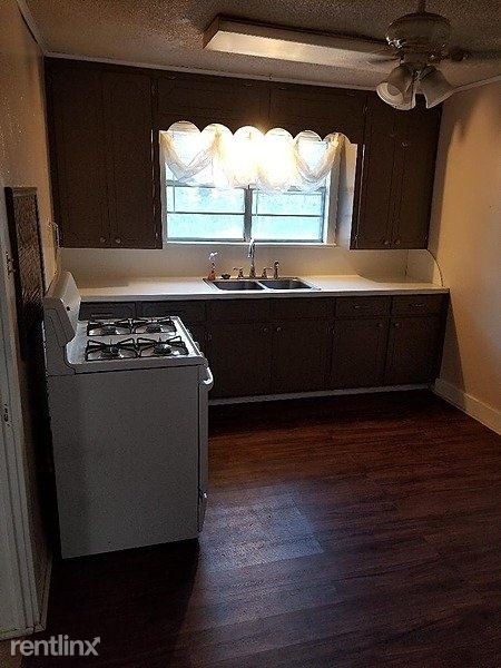 Building Photo - 1 br, 1 bath Apartment - 619 Benton Street