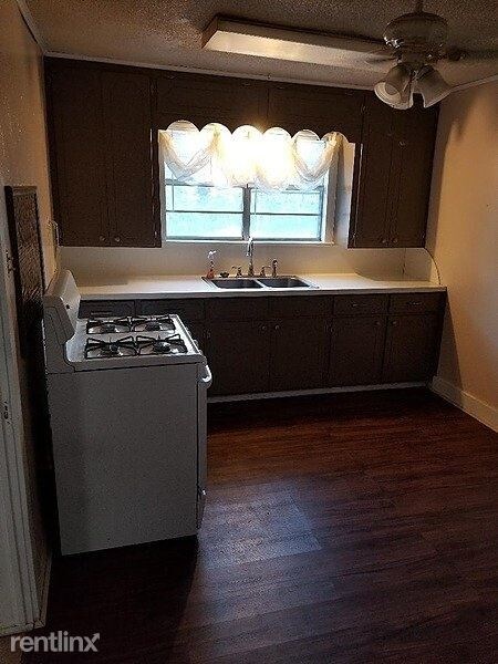 Foto del edificio - 1 br, 1 bath Apartment - 619 Benton Street