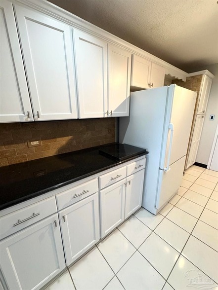 Building Photo - 825 Bayshore Dr