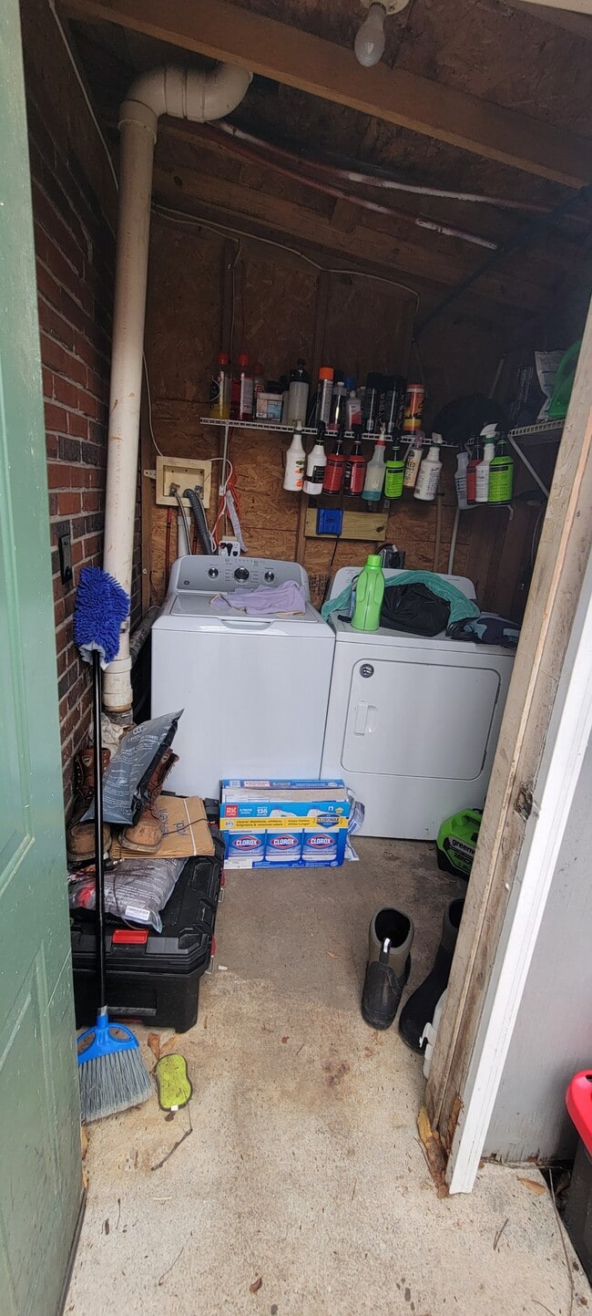 Foto del edificio - 5403 Torgerson Dr