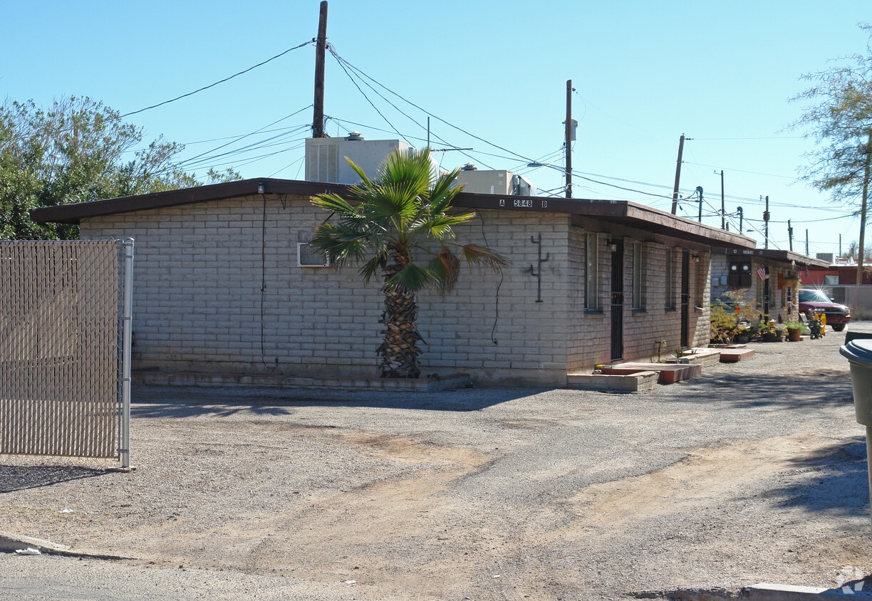 Primary Photo - 5848-5850 E 23rd St