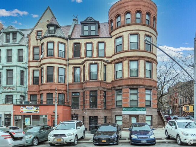 Foto del edificio - 719 Saint Nicholas Ave